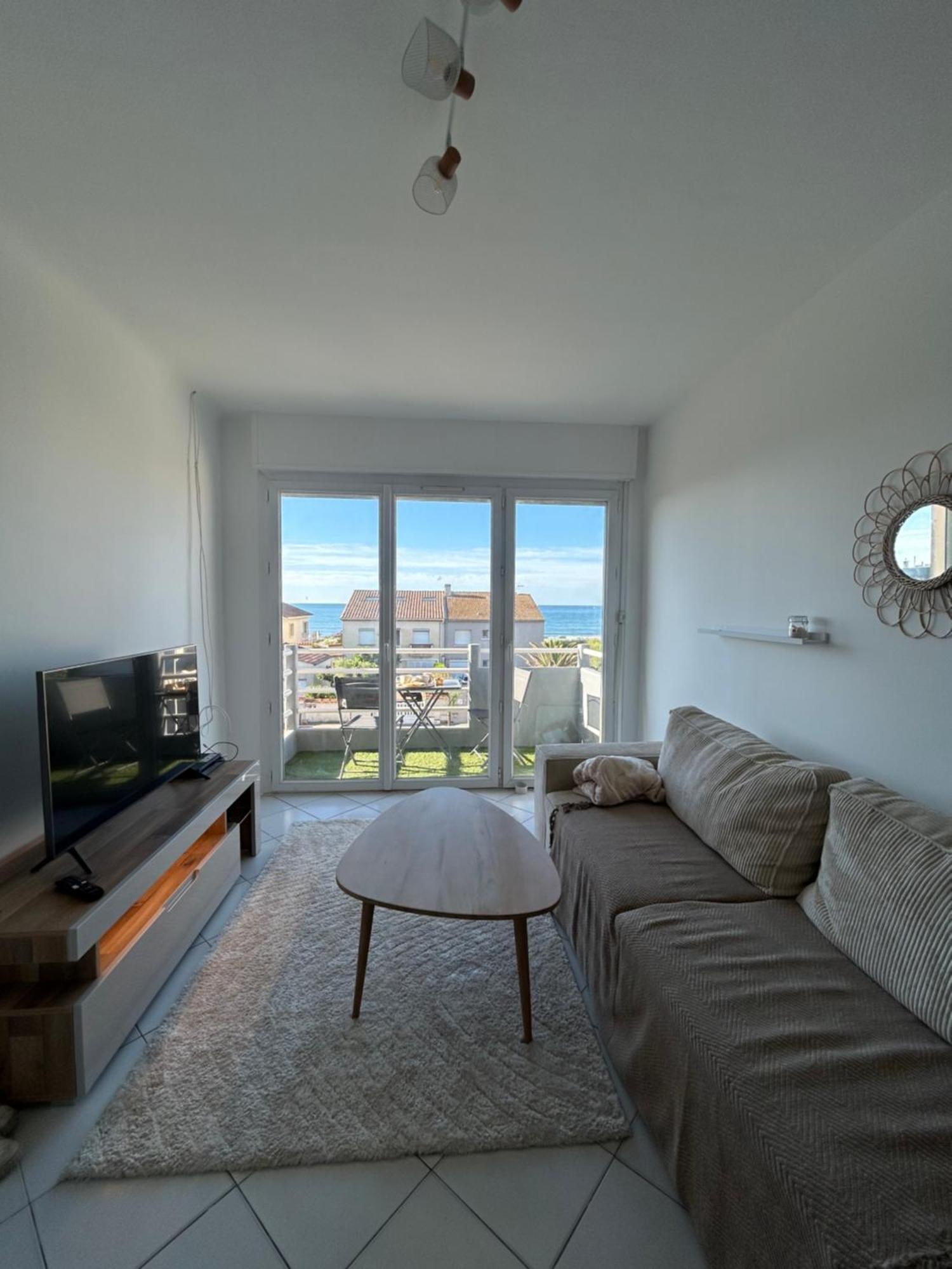 Apartment Traversant Vue Et Etang